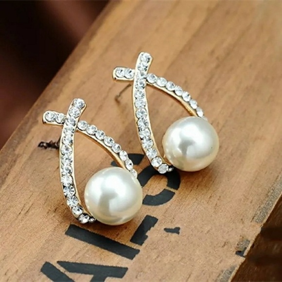 Cross Crystal Stud Earrings For Women - Picture 3 of 4